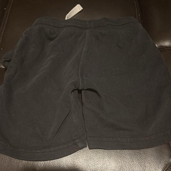 3-4 boys shorts - Picture 2 of 3